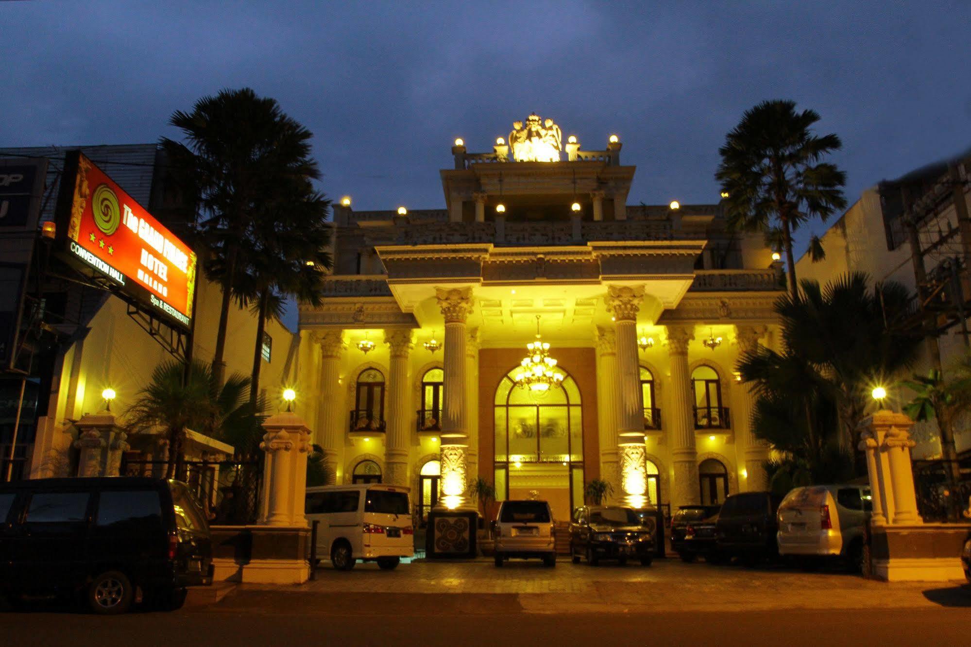 The Grand Palace Hotel Malang Exterior foto